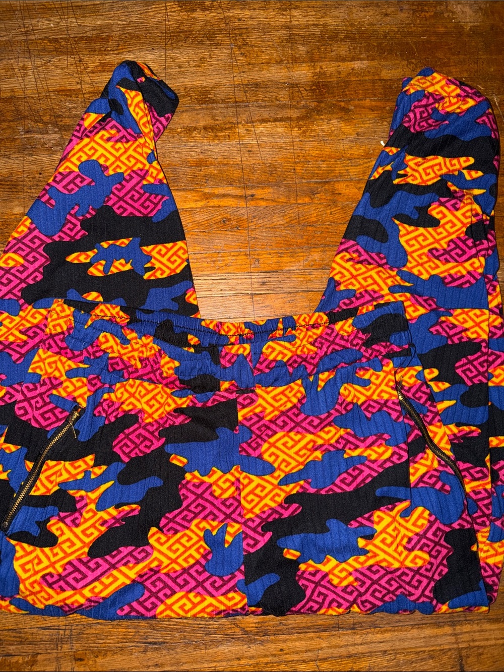3/$15. Ladies printed joggers XL